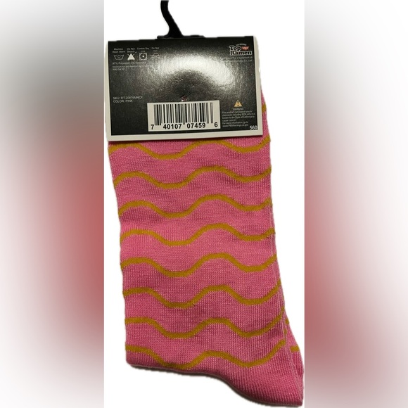 NIP Top Ramen Shrimp pink socks Men’s size 6-12 - Picture 3 of 3